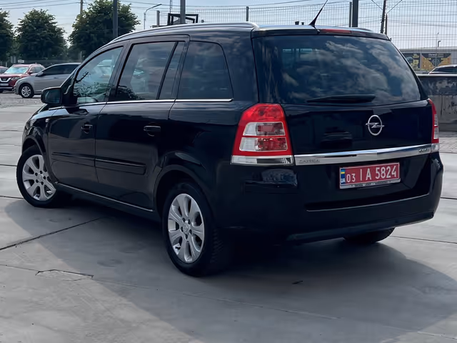 Opel Zafira - фото 4