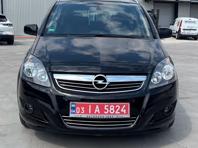 Opel Zafira - фото 5