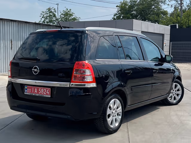 Opel Zafira - фото 3