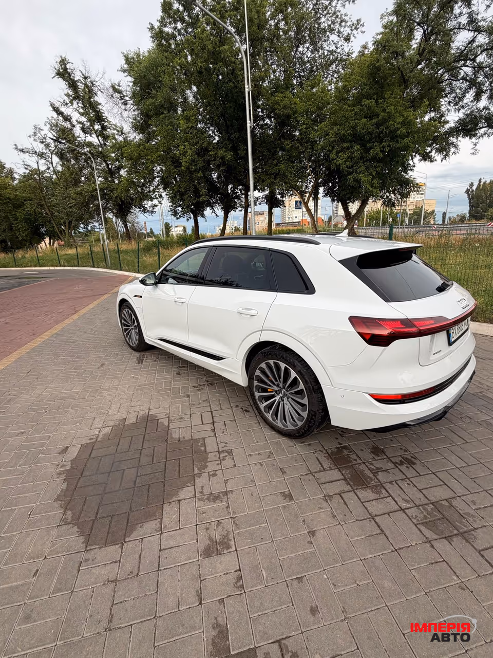 Audi e-tron - фото 8