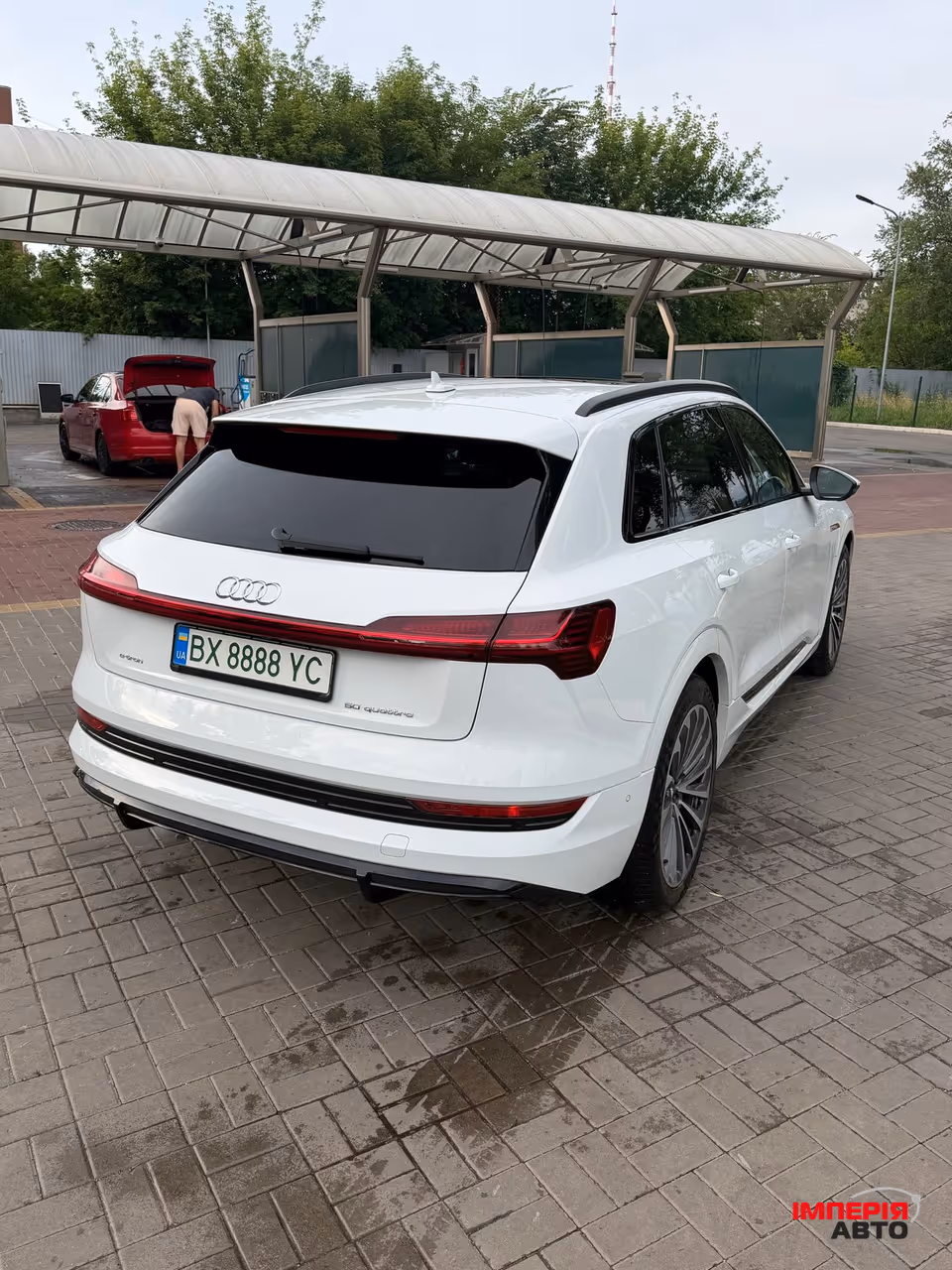 Audi e-tron - фото 12