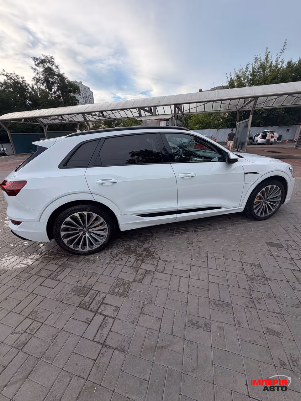 Audi e-tron - фото 13