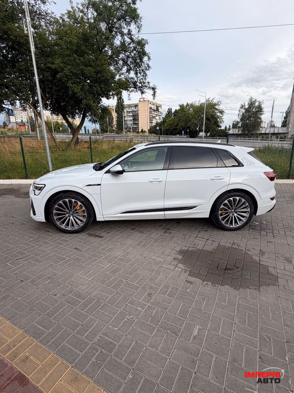 Audi e-tron - фото 4