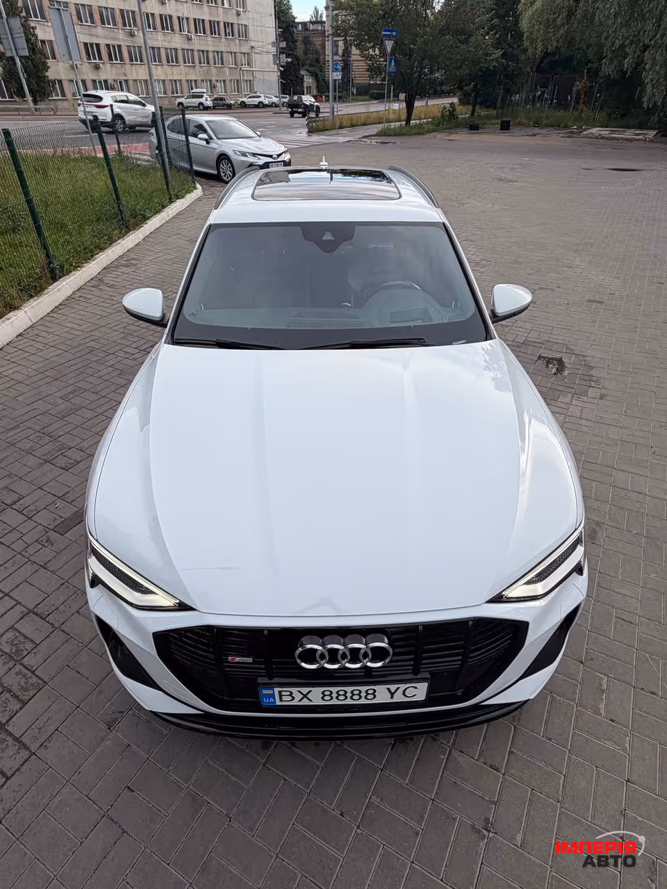 Audi e-tron - фото 2