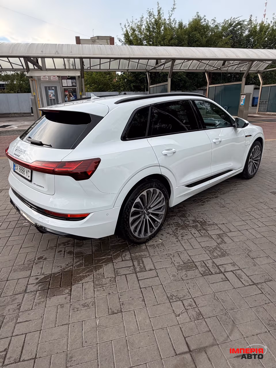 Audi e-tron - фото 5