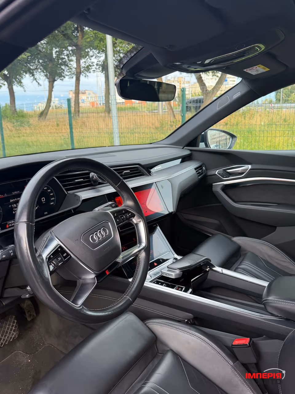 Audi e-tron - фото 19
