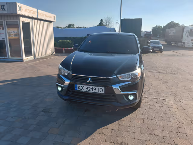 Mitsubishi Outlander Sport - фото 1