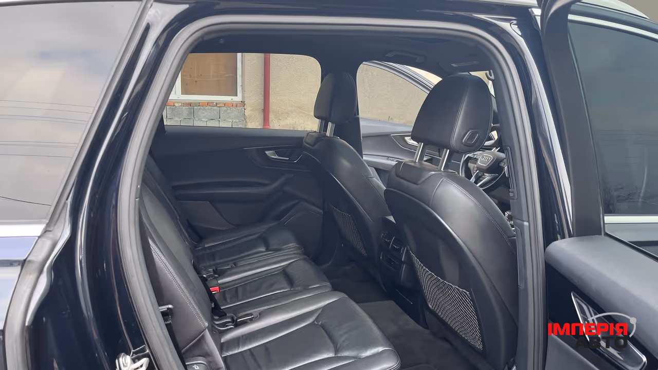 Audi Q7 - фото 12