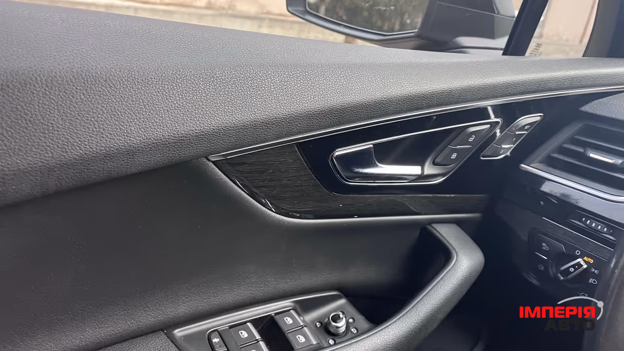 Audi Q7 - фото 20