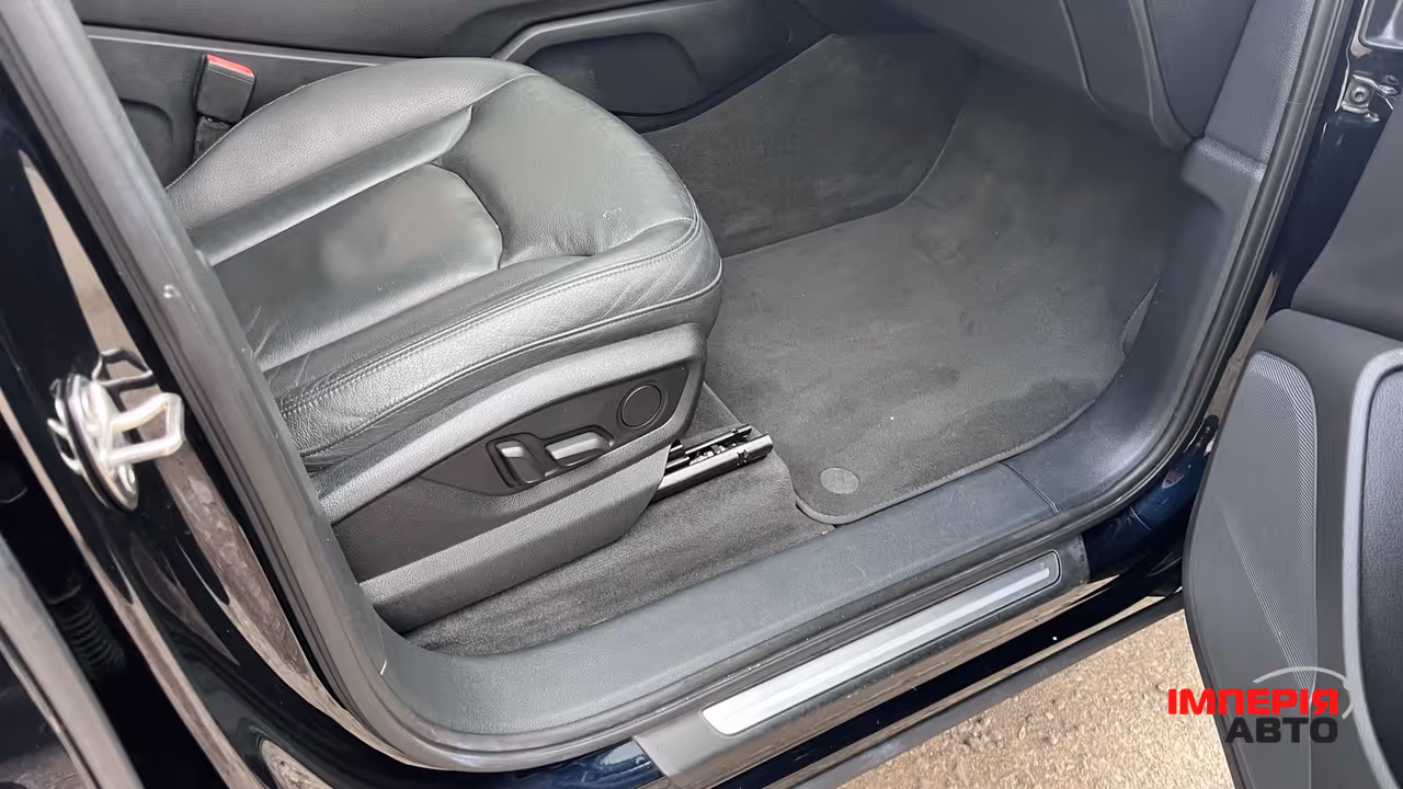 Audi Q7 - фото 8