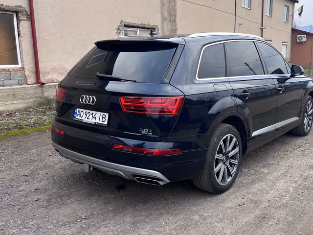 Audi Q7 - фото 5