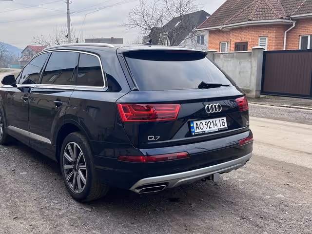 Audi Q7 - фото 3