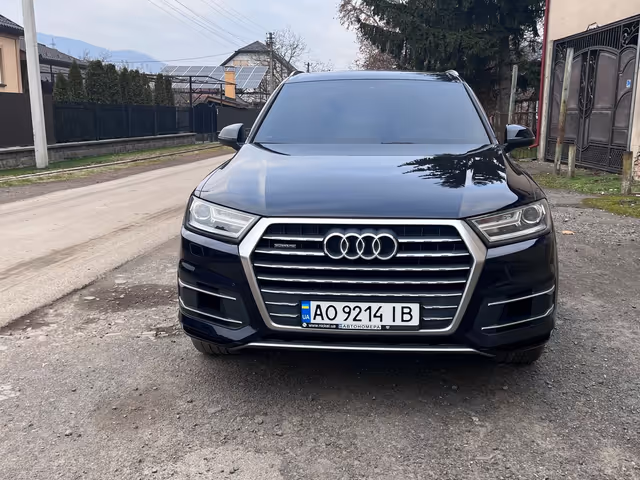 Audi Q7 - фото 1