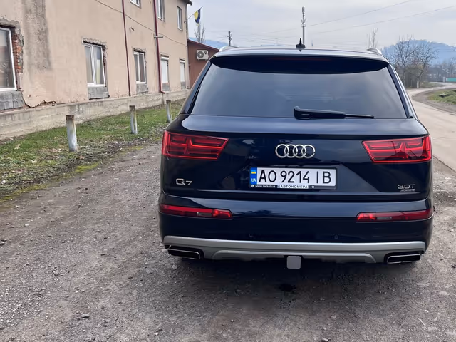 Audi Q7 - фото 4