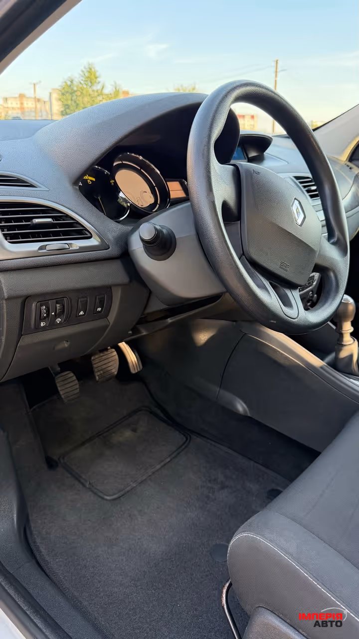 Renault Megane - фото 22