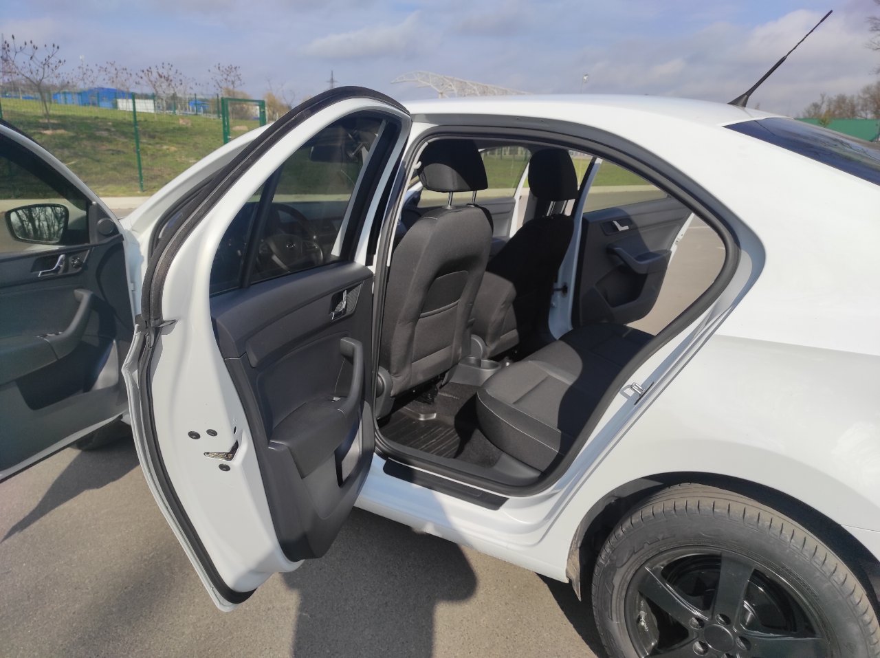 Skoda Rapid - фото 14