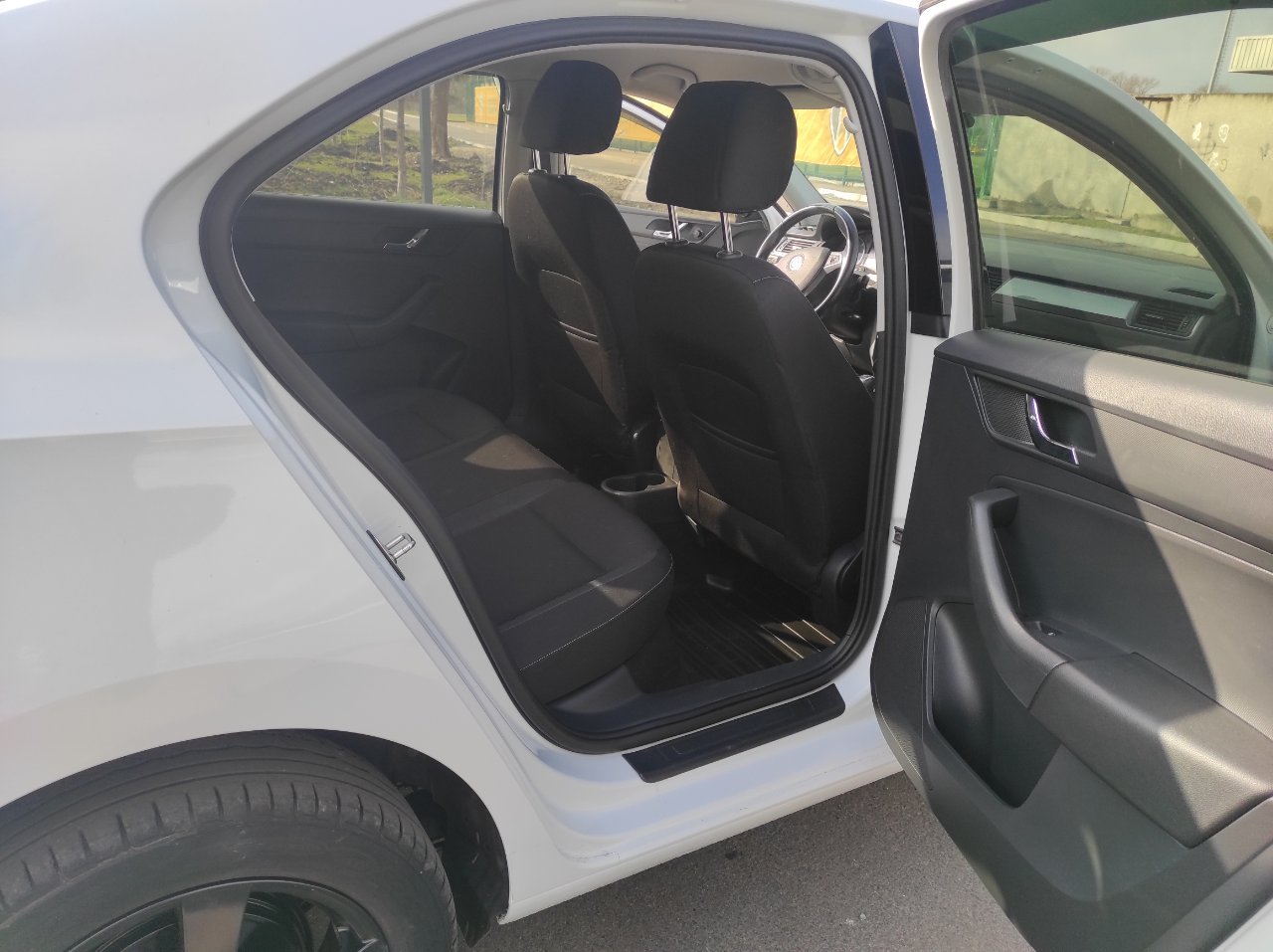 Skoda Rapid - фото 16