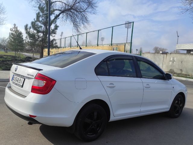 Skoda Rapid - фото 4