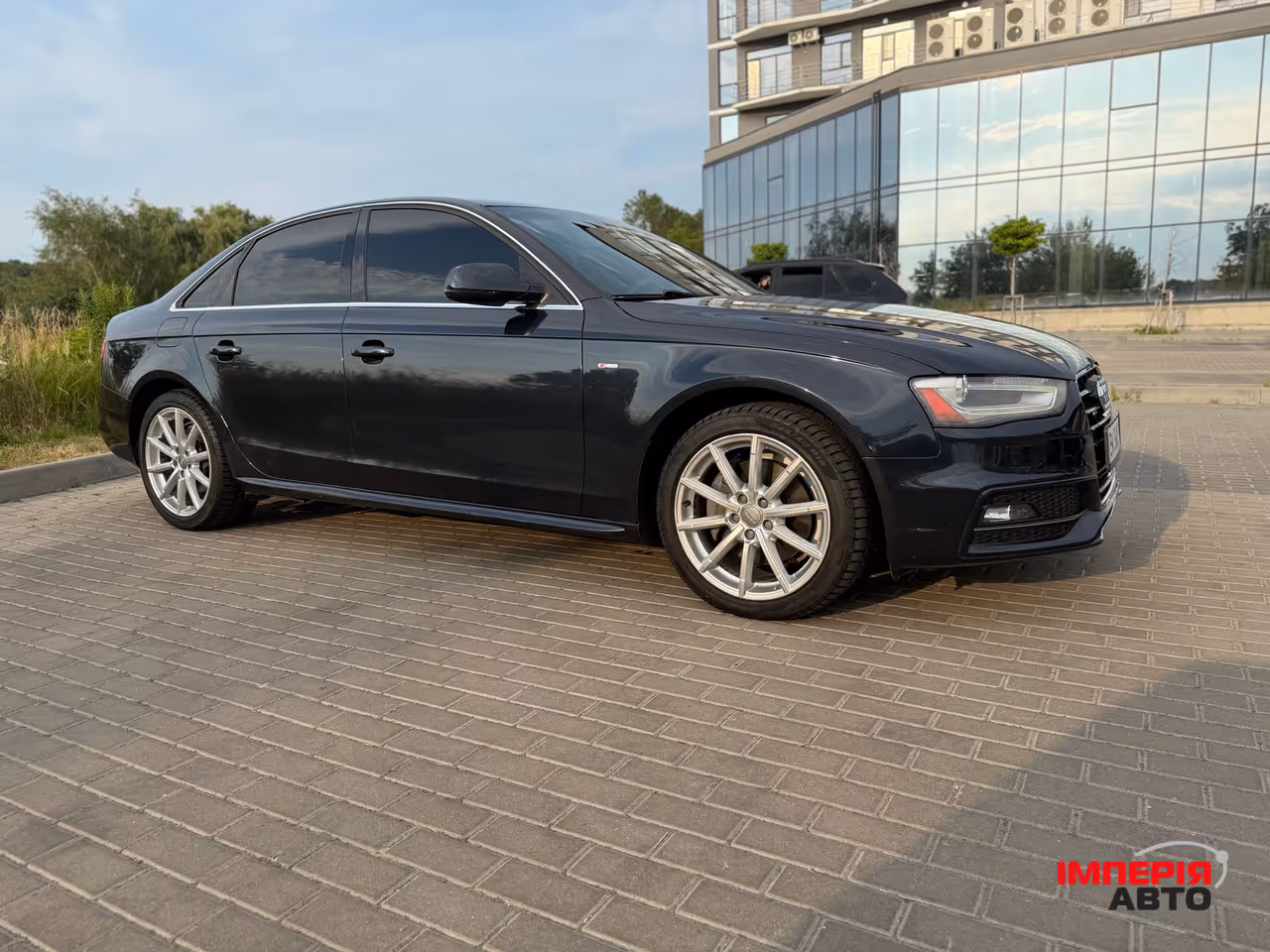 Audi A4 - фото 8
