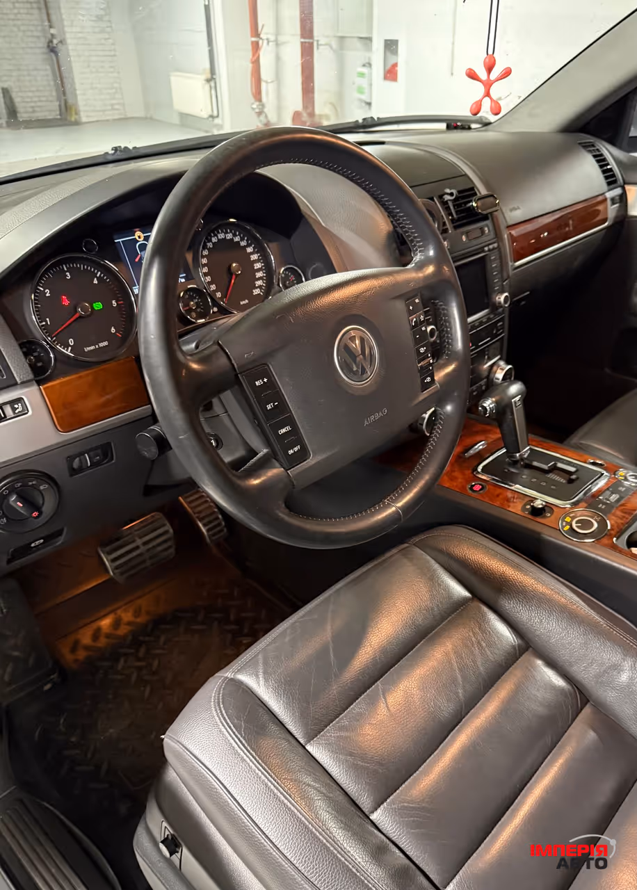 Volkswagen Touareg - фото 9