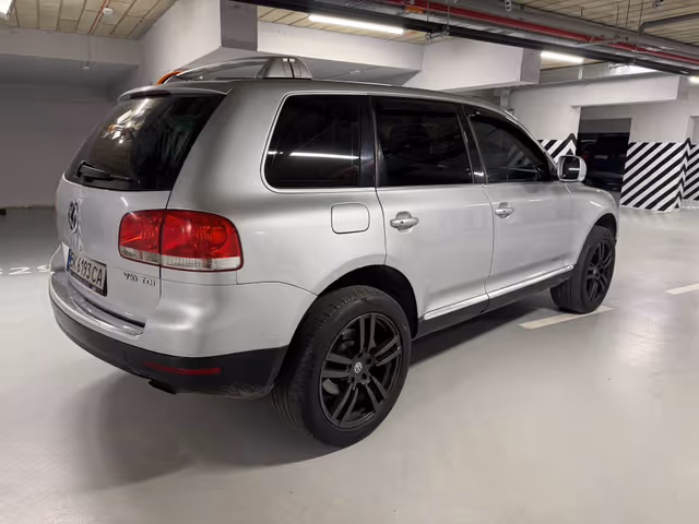 Volkswagen Touareg - фото 2