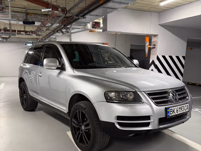Volkswagen Touareg - фото 1