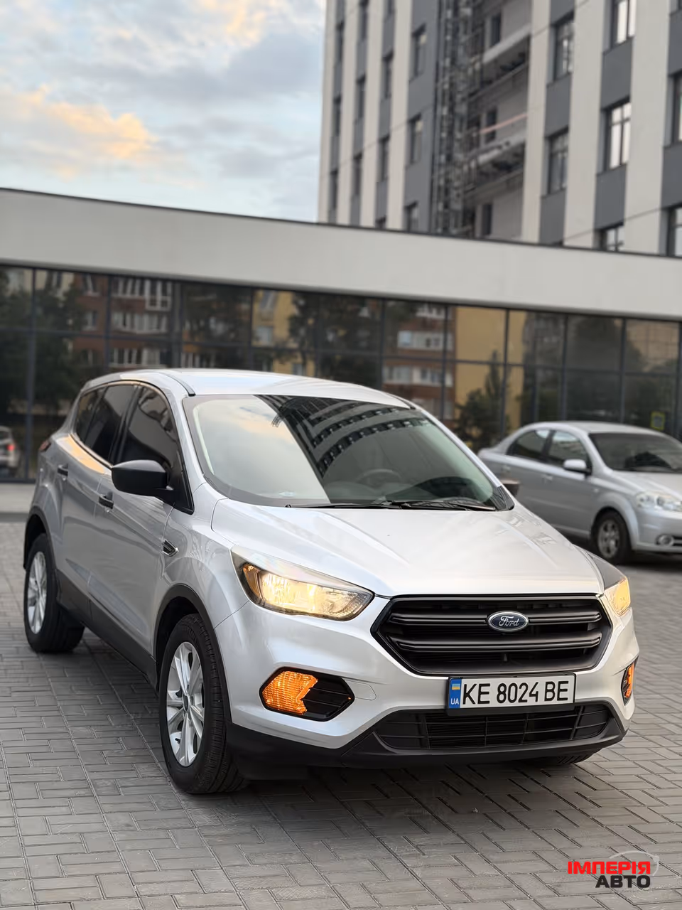 Ford Escape - фото 1