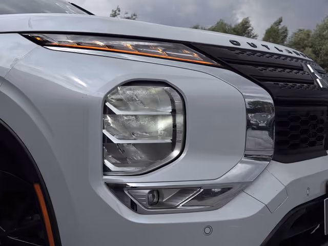Mitsubishi Outlander - фото 5