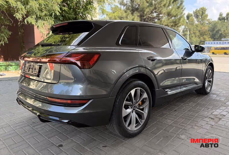Audi e-tron - фото 5
