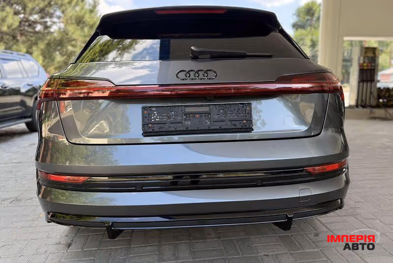 Audi e-tron - фото 6