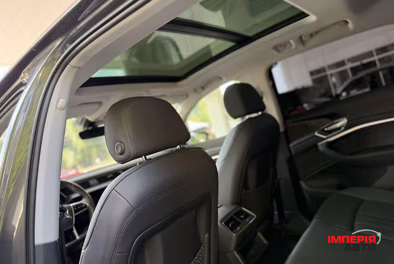 Audi e-tron - фото 12