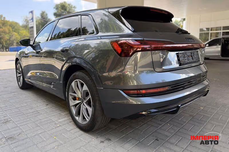 Audi e-tron - фото 7
