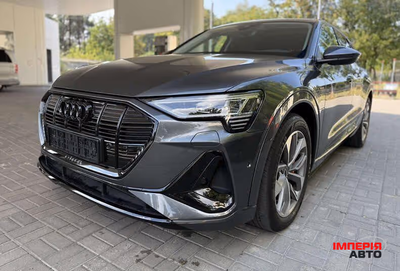 Audi e-tron - фото 1