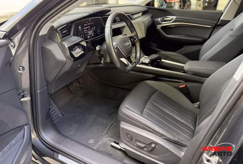 Audi e-tron - фото 8