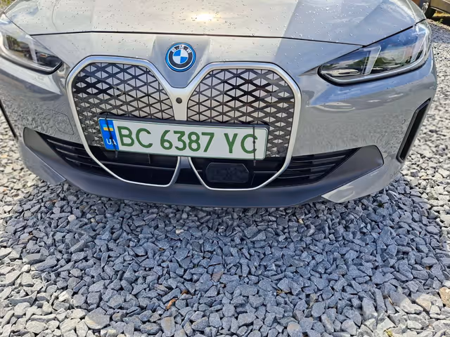 BMW i4 - фото 3