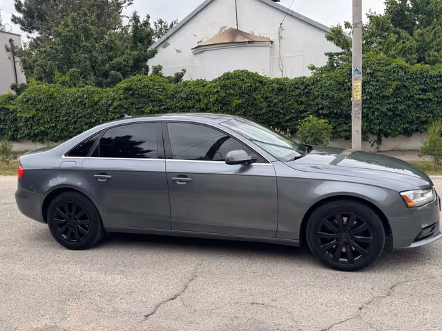 Audi A4 - фото 5