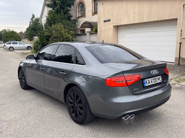 Audi A4 - фото 2