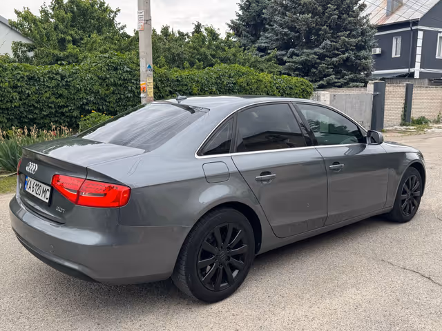 Audi A4 - фото 4