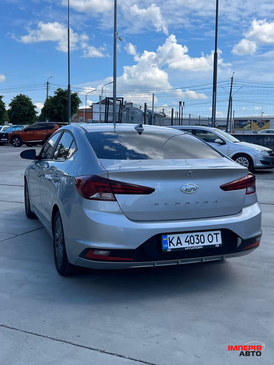 Hyundai Elantra - фото 18