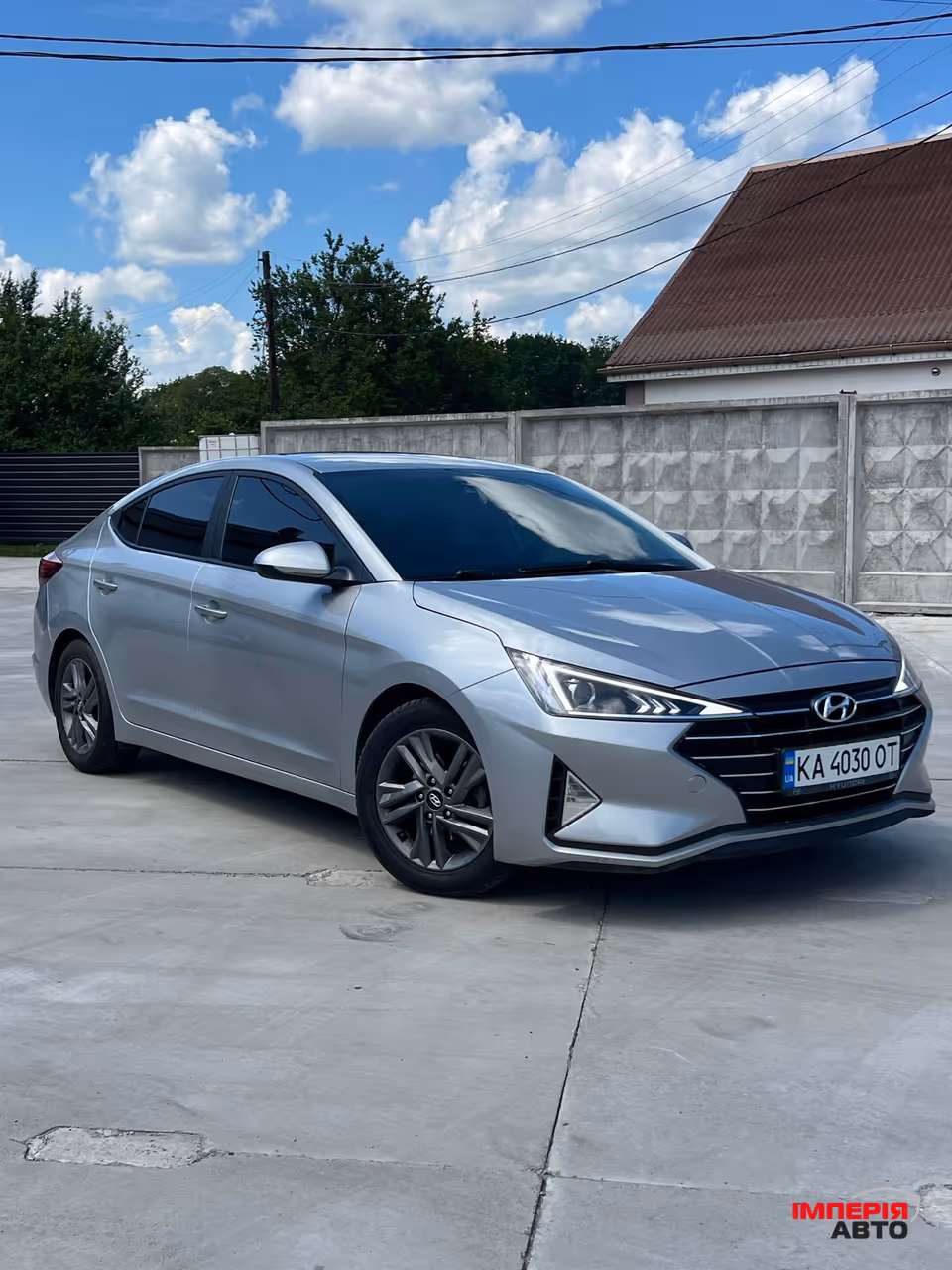 Hyundai Elantra - фото 1