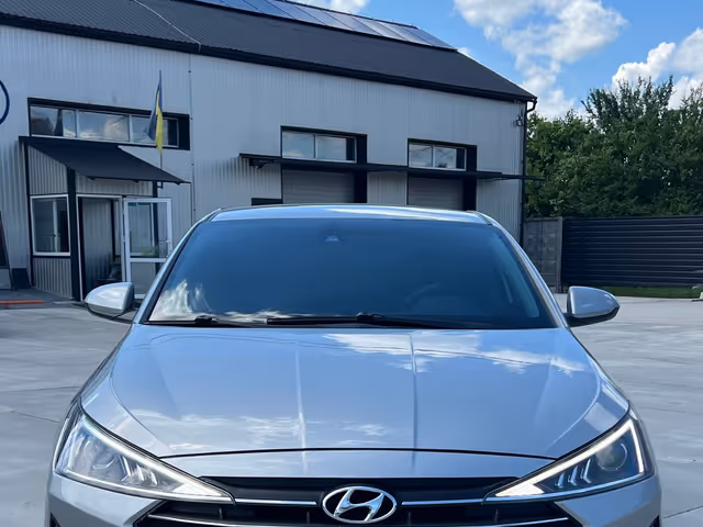 Hyundai Elantra - фото 5