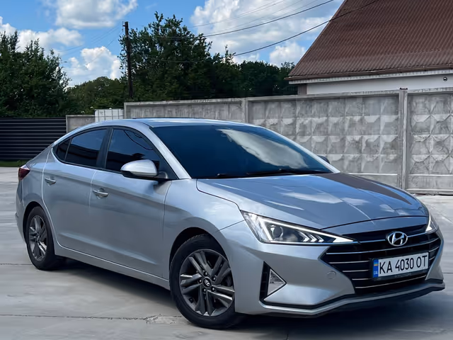 Hyundai Elantra - фото 1