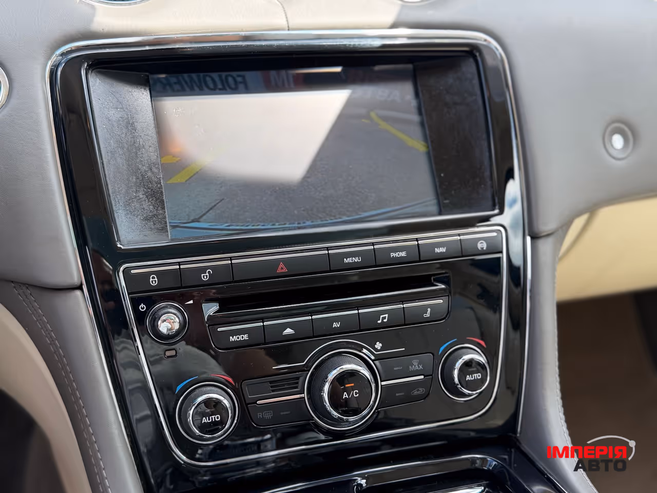 Jaguar XJ - фото 11