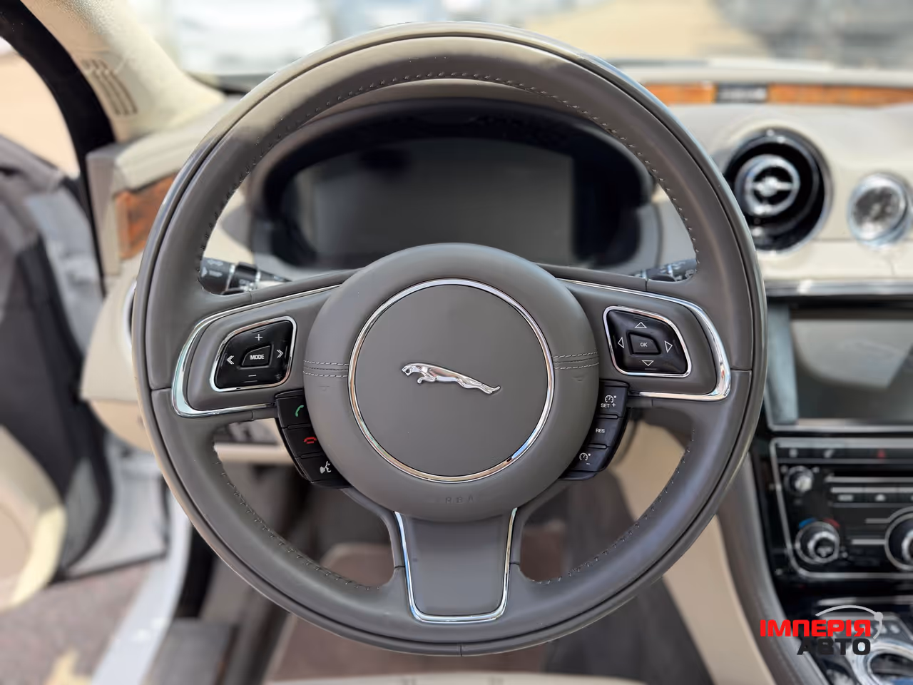 Jaguar XJ - фото 8