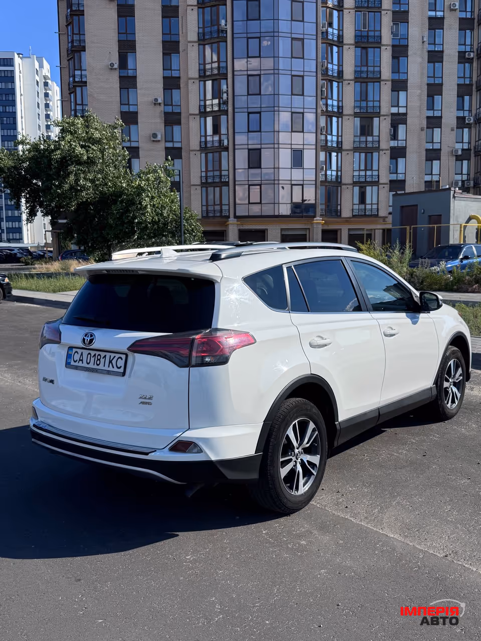 Toyota RAV4 - фото 4