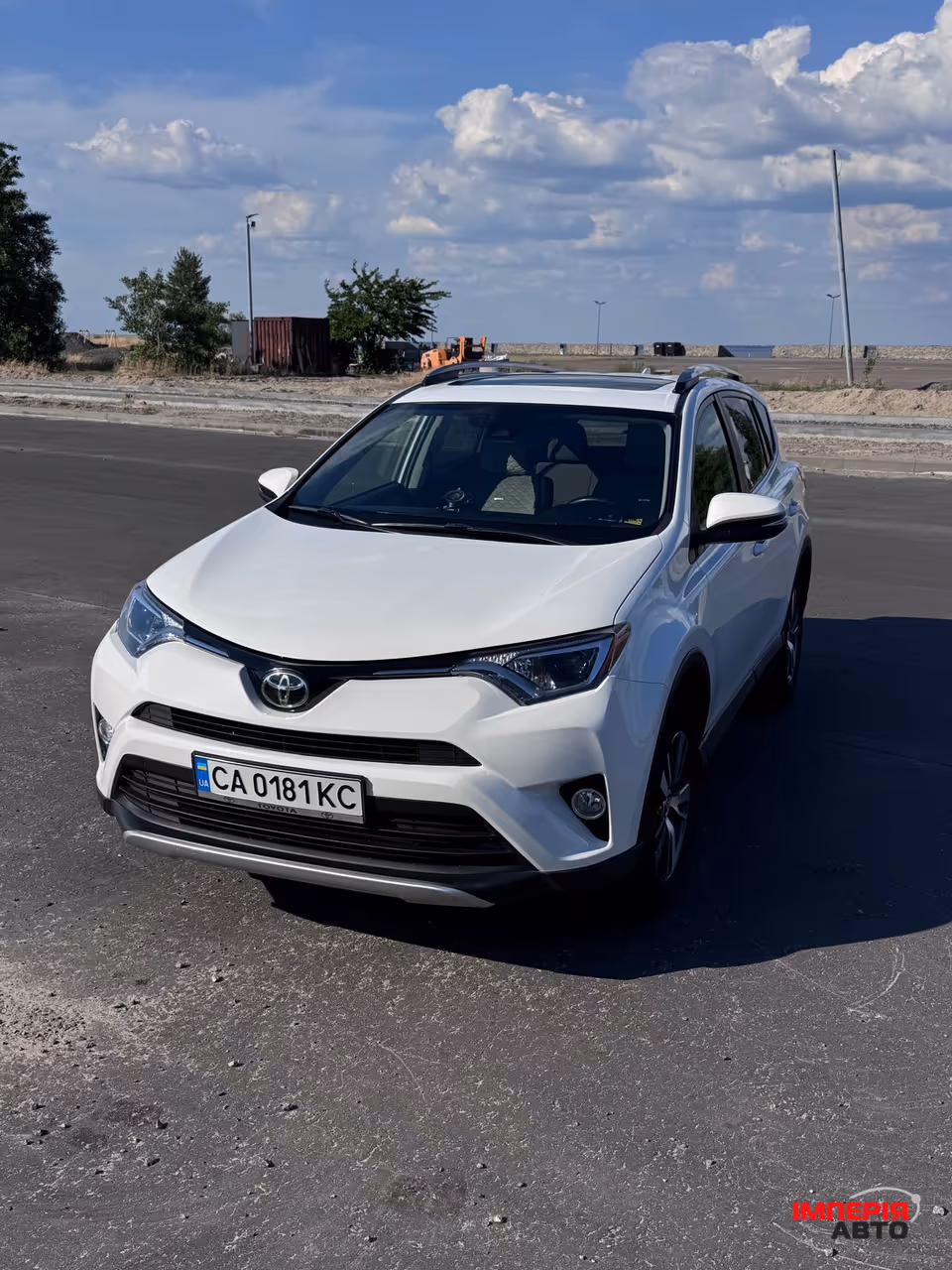 Toyota RAV4 - фото 1