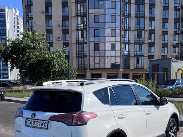 Toyota RAV4 - фото 4