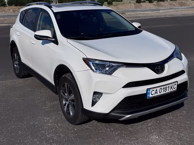 Toyota RAV4 - фото 2