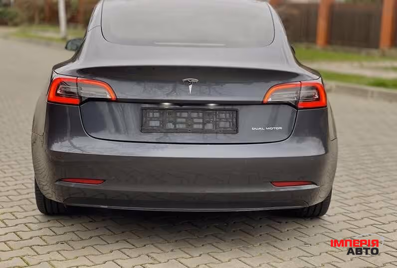 Tesla Model 3 - фото 8