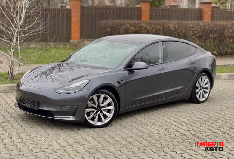 Tesla Model 3 - фото 1